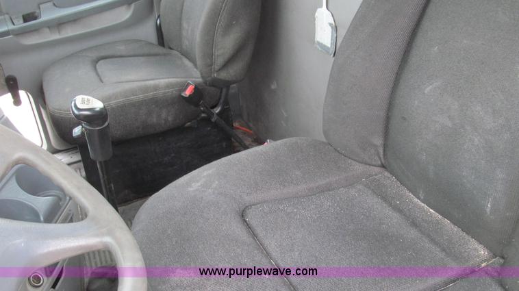 image for item E3824 2005 Freightliner CL120 semi truck