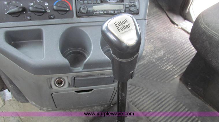 image for item E3824 2005 Freightliner CL120 semi truck