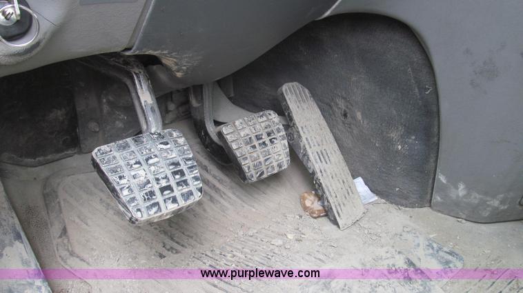 image for item E3824 2005 Freightliner CL120 semi truck