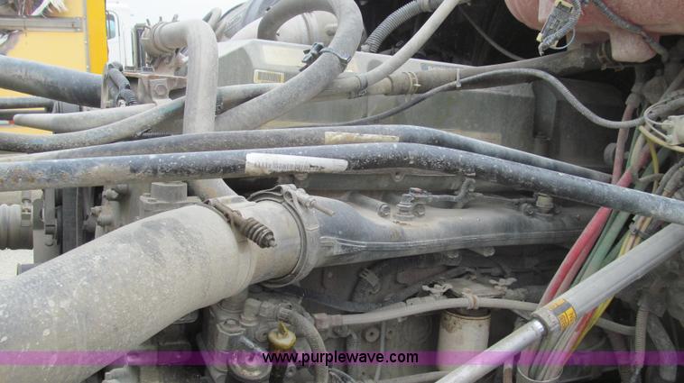 image for item E3824 2005 Freightliner CL120 semi truck