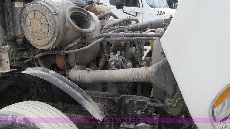 image for item E3824 2005 Freightliner CL120 semi truck