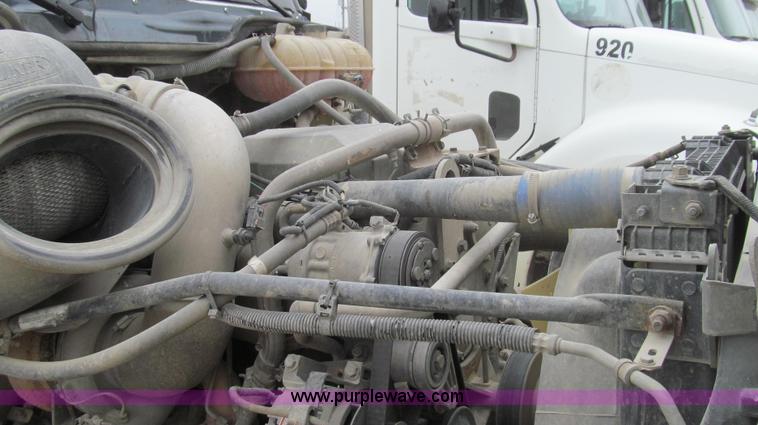 image for item E3824 2005 Freightliner CL120 semi truck