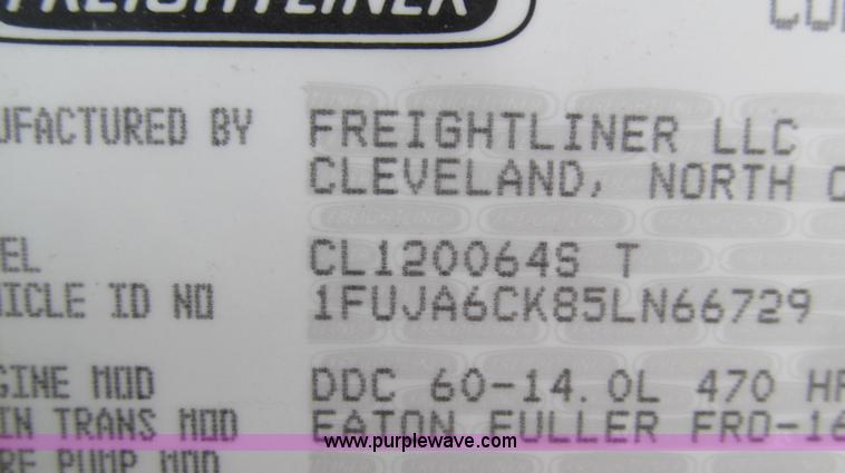 image for item E3824 2005 Freightliner CL120 semi truck