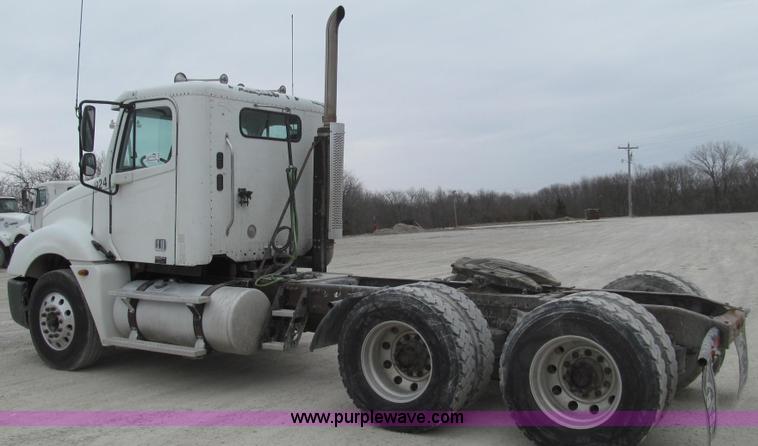image for item E3825 2005 Freightliner CL120 semi truck