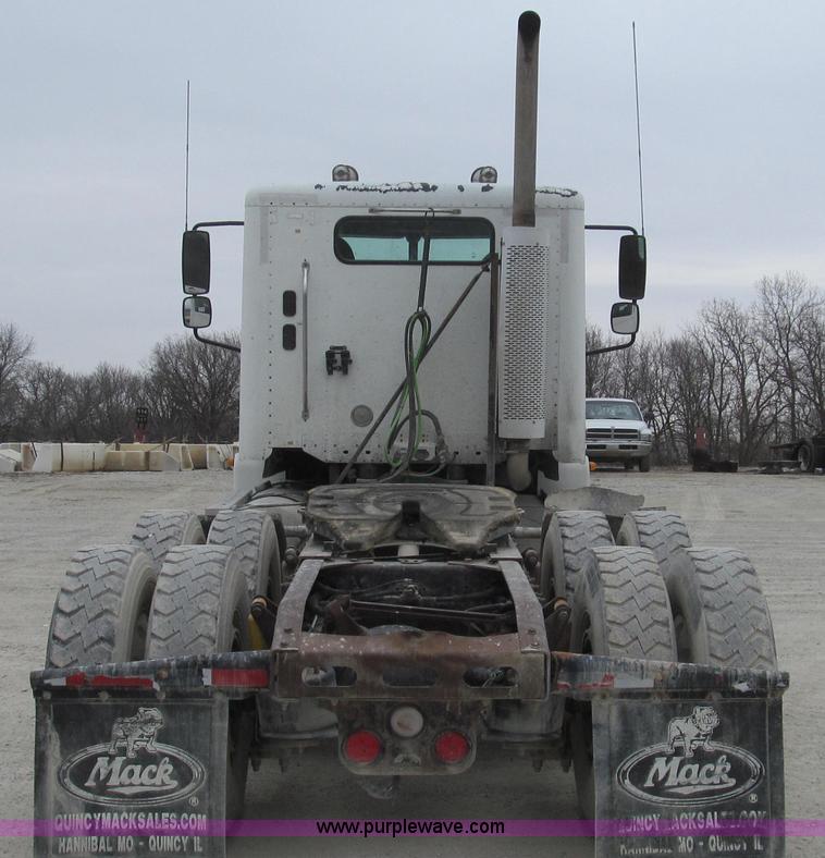 image for item E3825 2005 Freightliner CL120 semi truck