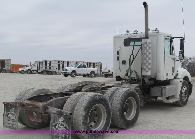 image for item E3825 2005 Freightliner CL120 semi truck