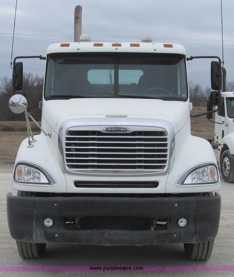 image for item E3825 2005 Freightliner CL120 semi truck