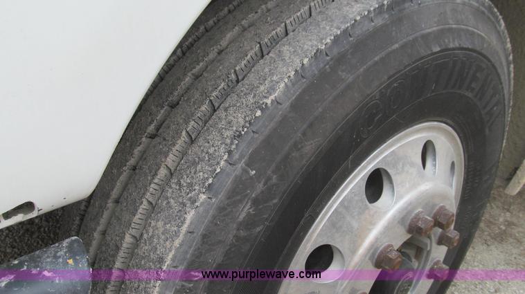 image for item E3825 2005 Freightliner CL120 semi truck