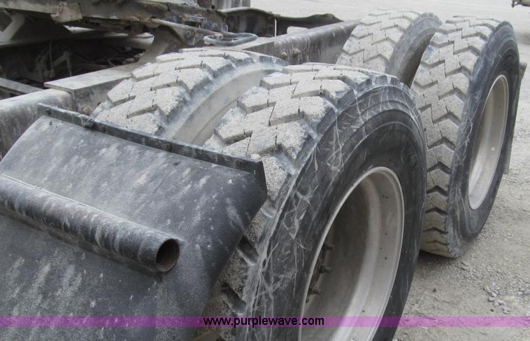 image for item E3825 2005 Freightliner CL120 semi truck