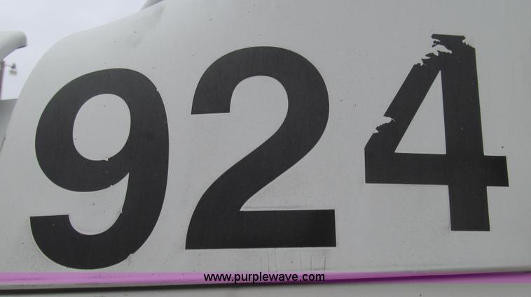 image for item E3825 2005 Freightliner CL120 semi truck