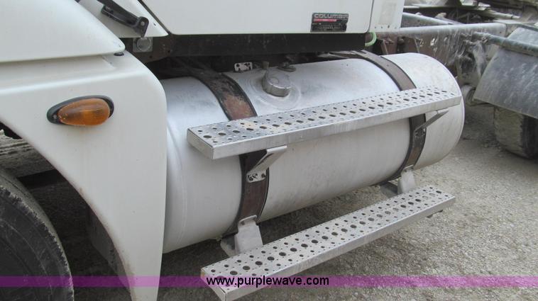 image for item E3825 2005 Freightliner CL120 semi truck