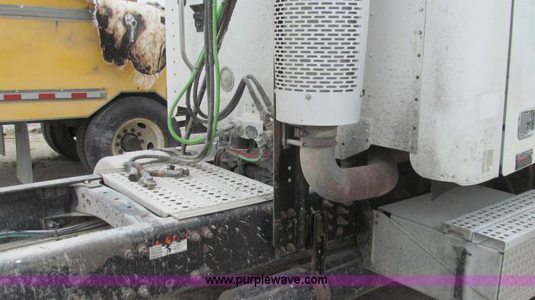 image for item E3825 2005 Freightliner CL120 semi truck