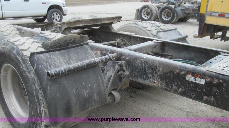 image for item E3825 2005 Freightliner CL120 semi truck