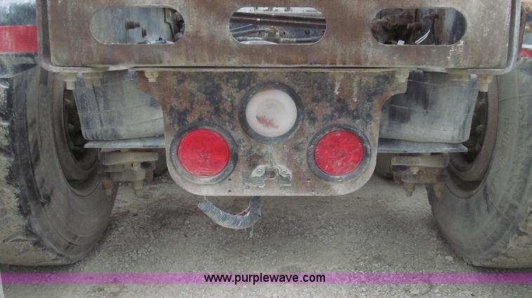 image for item E3825 2005 Freightliner CL120 semi truck