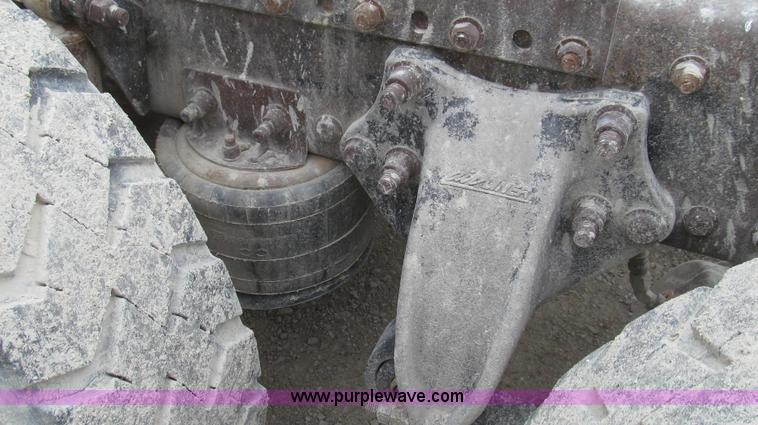 image for item E3825 2005 Freightliner CL120 semi truck