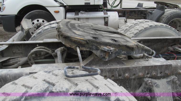 image for item E3825 2005 Freightliner CL120 semi truck