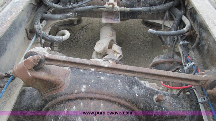 image for item E3825 2005 Freightliner CL120 semi truck