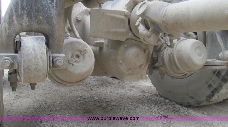 image for item E3825 2005 Freightliner CL120 semi truck