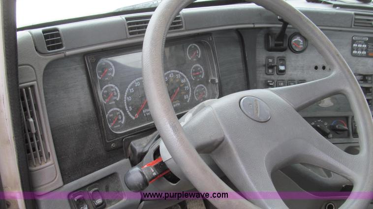 image for item E3825 2005 Freightliner CL120 semi truck