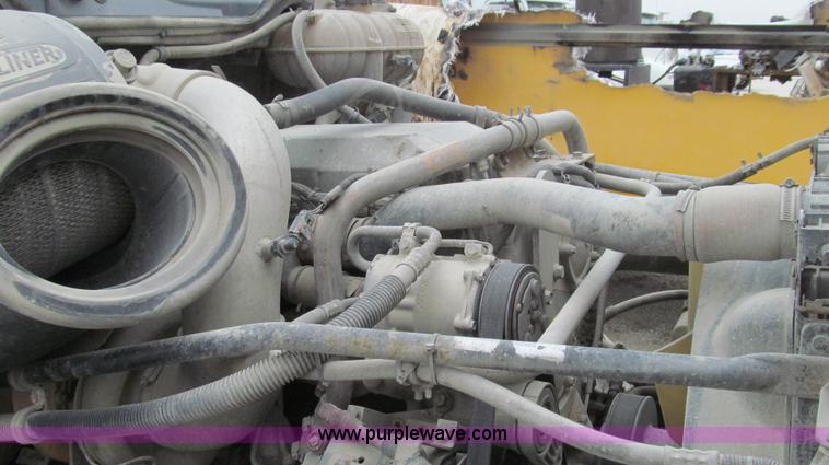 image for item E3825 2005 Freightliner CL120 semi truck