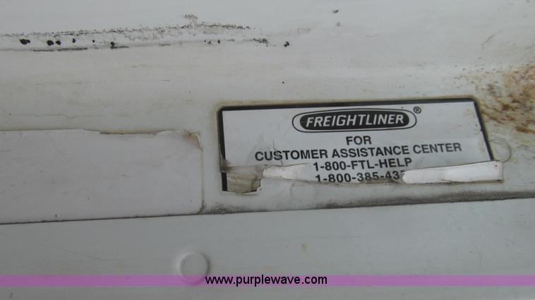 image for item E3825 2005 Freightliner CL120 semi truck