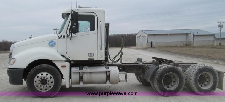 image for item E3826 2005 Freightliner CL120 semi truck