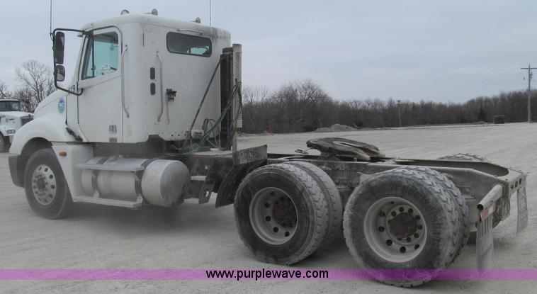 image for item E3826 2005 Freightliner CL120 semi truck