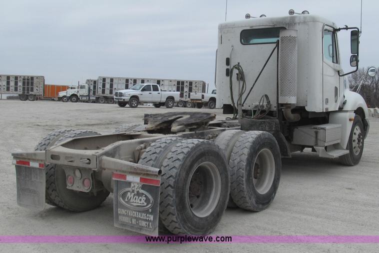 image for item E3826 2005 Freightliner CL120 semi truck