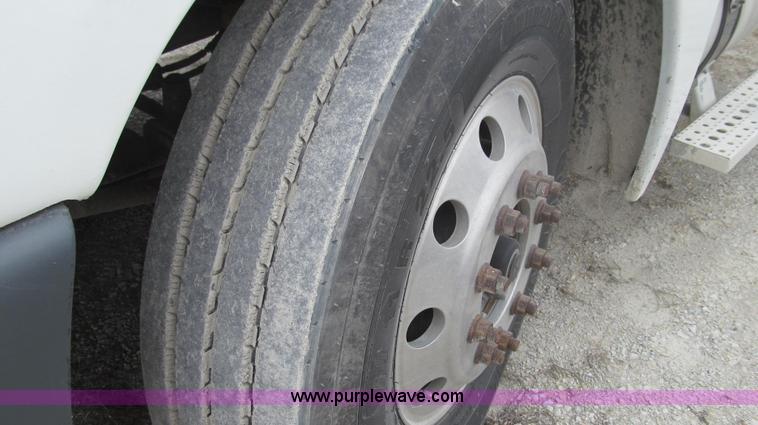 image for item E3826 2005 Freightliner CL120 semi truck