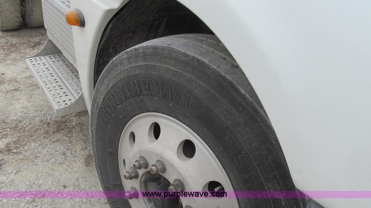 image for item E3826 2005 Freightliner CL120 semi truck