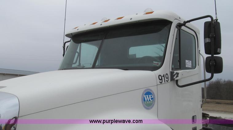 image for item E3826 2005 Freightliner CL120 semi truck