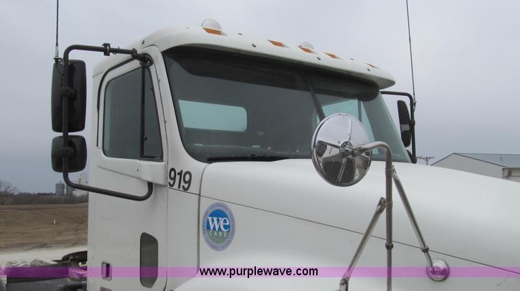 image for item E3826 2005 Freightliner CL120 semi truck