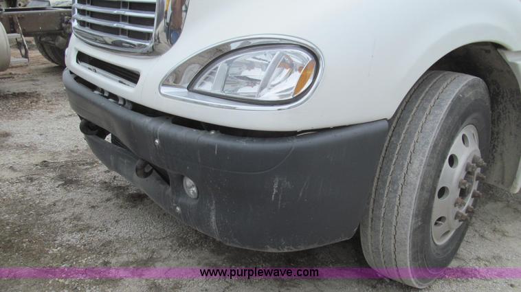 image for item E3826 2005 Freightliner CL120 semi truck