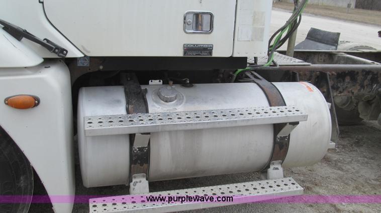 image for item E3826 2005 Freightliner CL120 semi truck