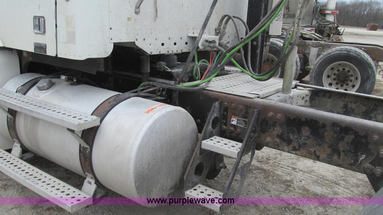 image for item E3826 2005 Freightliner CL120 semi truck