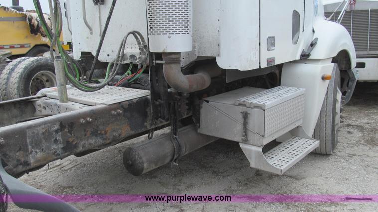 image for item E3826 2005 Freightliner CL120 semi truck