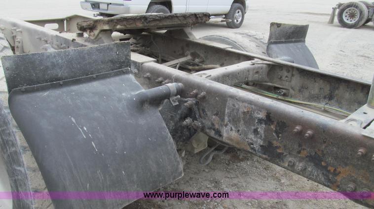 image for item E3826 2005 Freightliner CL120 semi truck