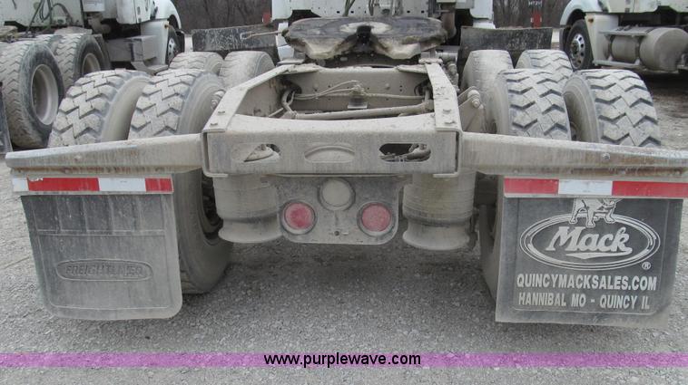 image for item E3826 2005 Freightliner CL120 semi truck