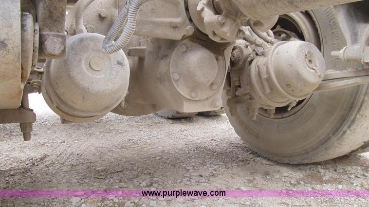 image for item E3826 2005 Freightliner CL120 semi truck