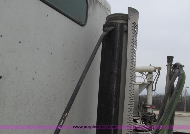 image for item E3826 2005 Freightliner CL120 semi truck