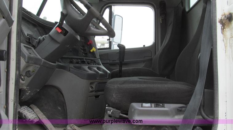 image for item E3826 2005 Freightliner CL120 semi truck