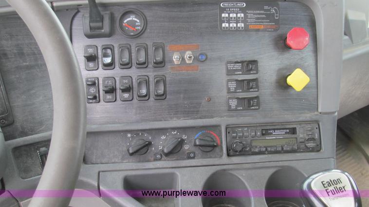 image for item E3826 2005 Freightliner CL120 semi truck