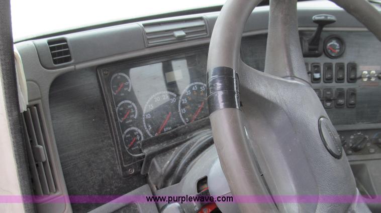 image for item E3826 2005 Freightliner CL120 semi truck