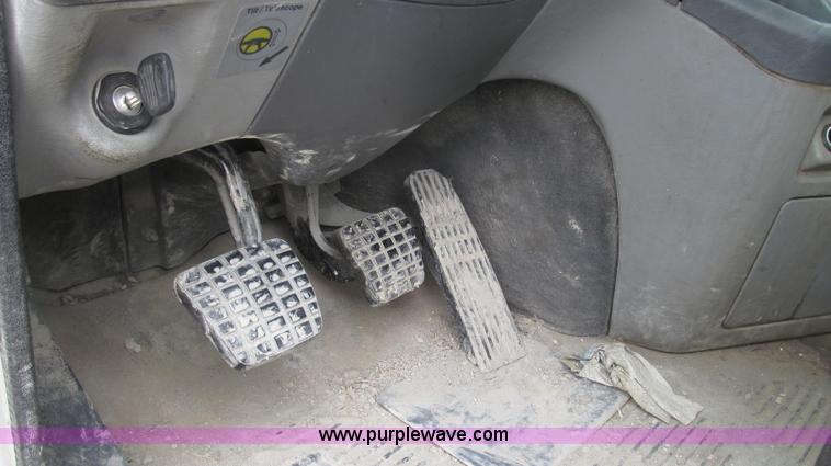 image for item E3826 2005 Freightliner CL120 semi truck