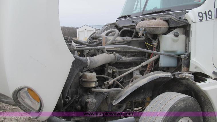 image for item E3826 2005 Freightliner CL120 semi truck