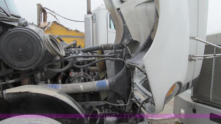 image for item E3826 2005 Freightliner CL120 semi truck