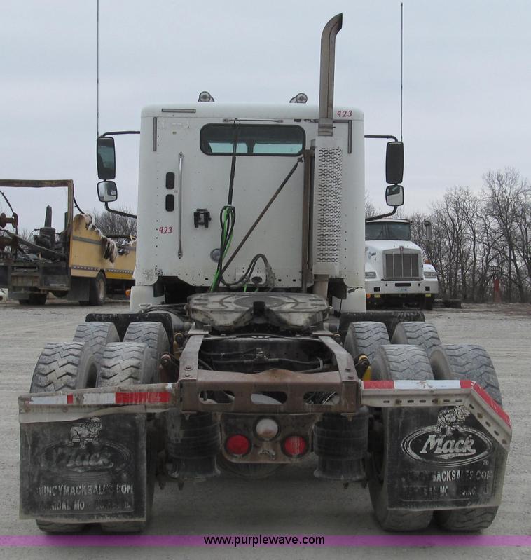 image for item E3827 2005 Freightliner CL120 semi truck