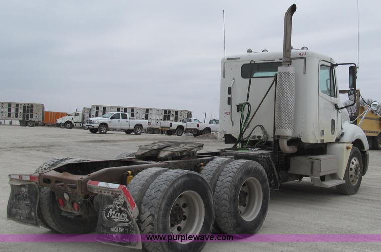 image for item E3827 2005 Freightliner CL120 semi truck