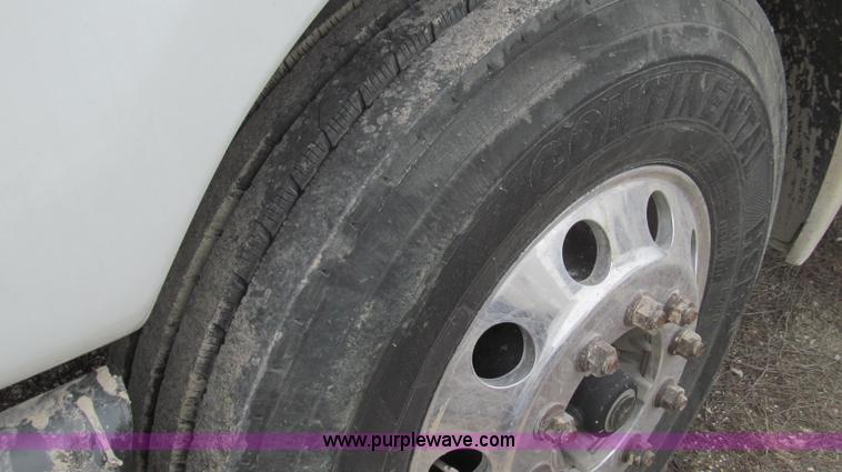 image for item E3827 2005 Freightliner CL120 semi truck