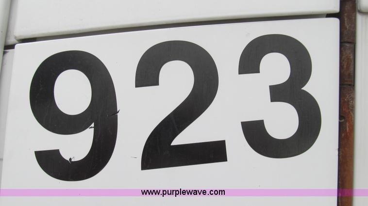 image for item E3827 2005 Freightliner CL120 semi truck